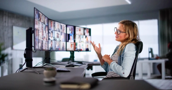 Profesionales participan en un webcast sobre el archivado de sistemas heredados