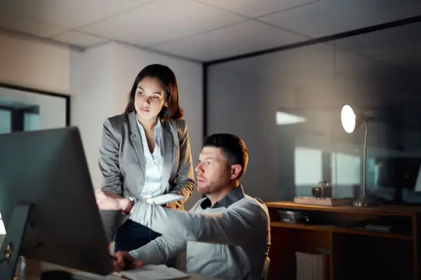 Empresa evaluando el riesgo de perder acceso a datos SaaS al cambiar de proveedor